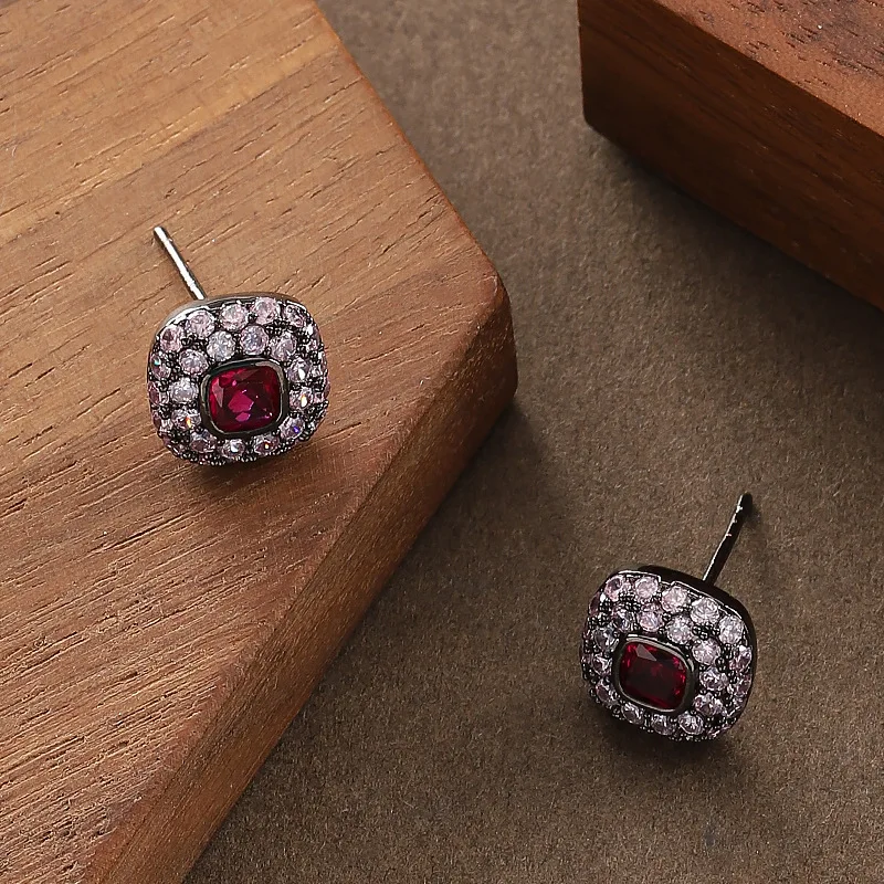 Fashionable, exquisite and personalized design, gun black zircon earrings, simple, high-end and versatile commuting earrings
Fashionable, exquisite and personalized design, gun black zircon earrings, simple, high-end and versatile commuting earrings