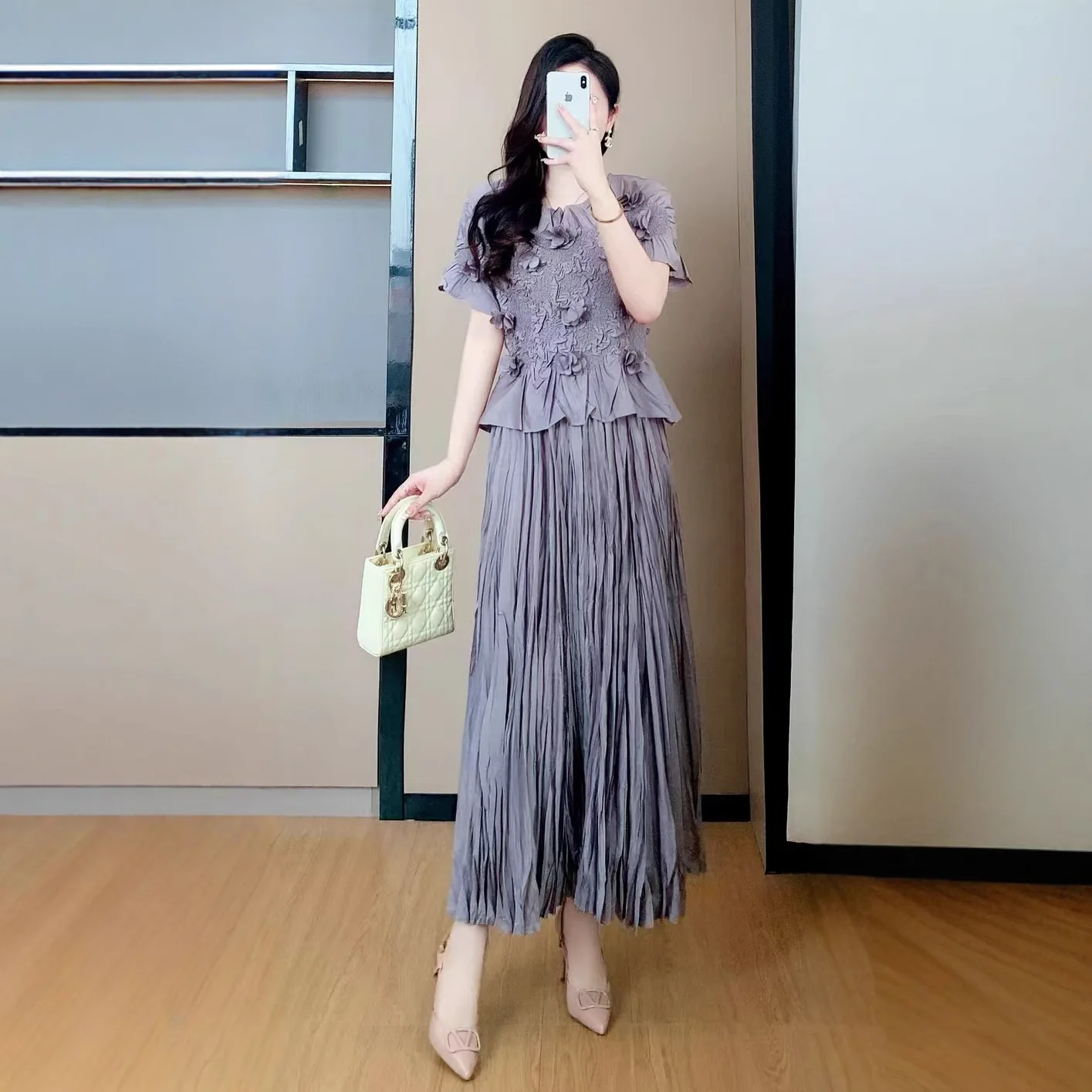 Miyake Style Handmade Pleated Suit for Women 2025 New Solid Color Three-dimensional Flower Top + Large Hem Skirt Two-piece Set
Miyake Style Handmade Pleated Suit for Women 2025 New Solid Color Three-dimensional Flower Top + Large Hem Skirt Two-piece Set