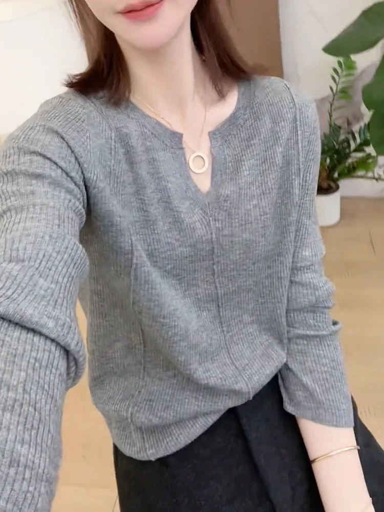 Korean Sle Simple V-Ne Knitwear Autumn New plus Size Versatile Slimming Age-Defng Women's Top Warm Long Sve Camere
Korean Sle Simple V-Ne Knitwear Autumn New plus Size Versatile Slimming Age-Defng Women's Top Warm Long Sve Camere