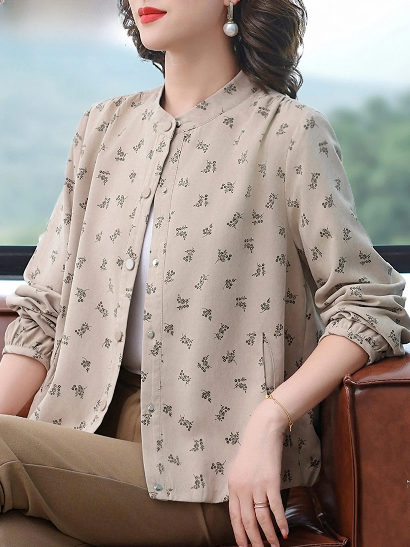 Casual ort Thin Autumn Outerwear for Middle-Aged Women Spring Summer Autumn Faionable Korean Sle Button-Up Jaet
Casual ort Thin Autumn Outerwear for Middle-Aged Women Spring Summer Autumn Faionable Korean Sle Button-Up Jaet