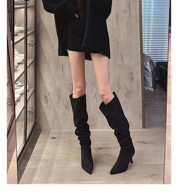 Women's boots for autumn and winter 2025 new French black knee high boots with pointed temperament and super high heels
Women's boots for autumn and winter 2025 new French black knee high boots with pointed temperament and super high heels
