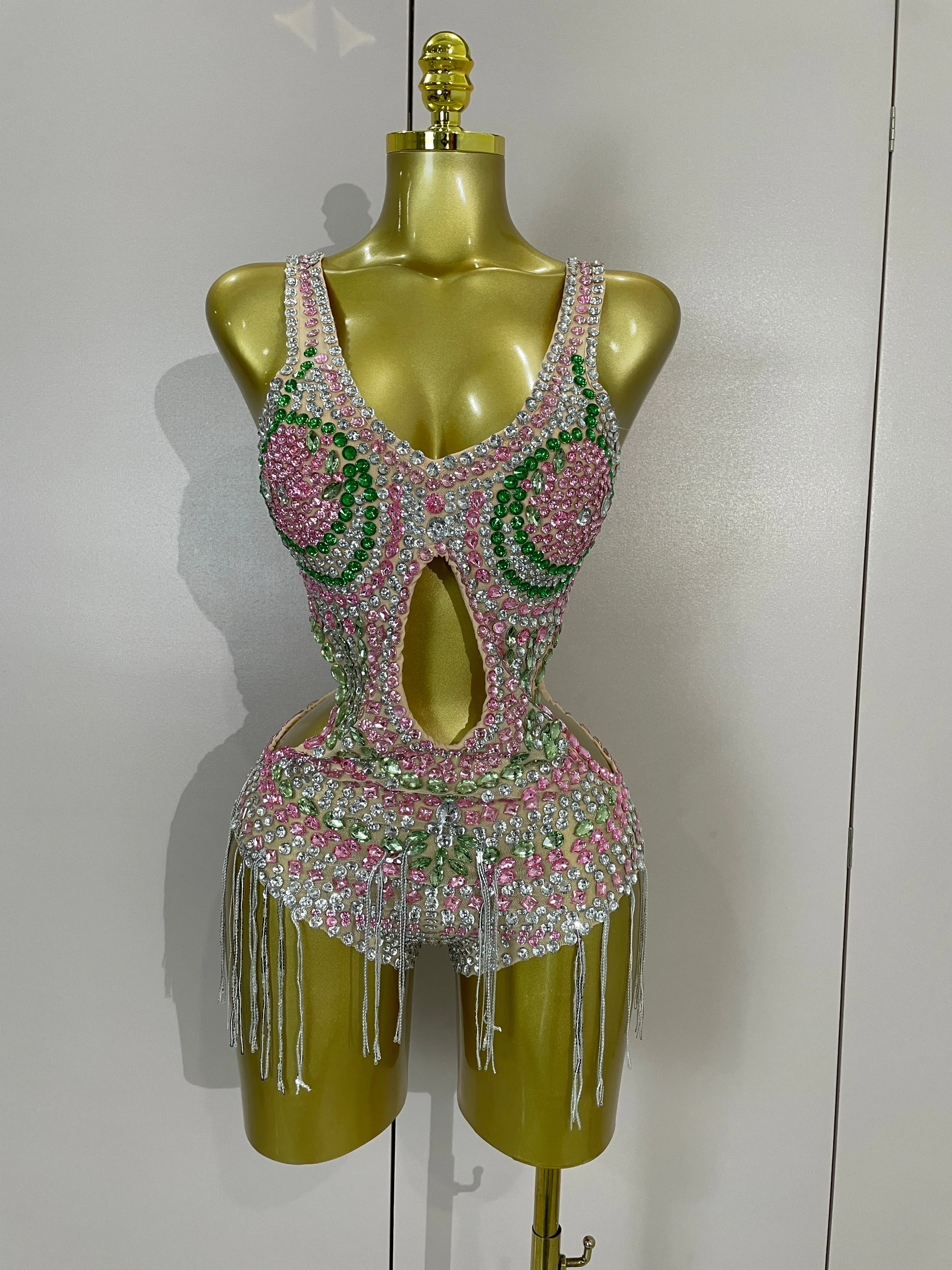 Новый блестящий красочный боди с кисточками из страз и сеткой для женщин: сексуальный костюм для вечеринок, дней рождения, танцев, ночных клубов и сценических выступлений
Новый блестящий красочный боди с кисточками из страз и сеткой для женщин: сексуальный костюм для вечеринок, дней рождения, танцев, ночных клубов и сценических выступлений