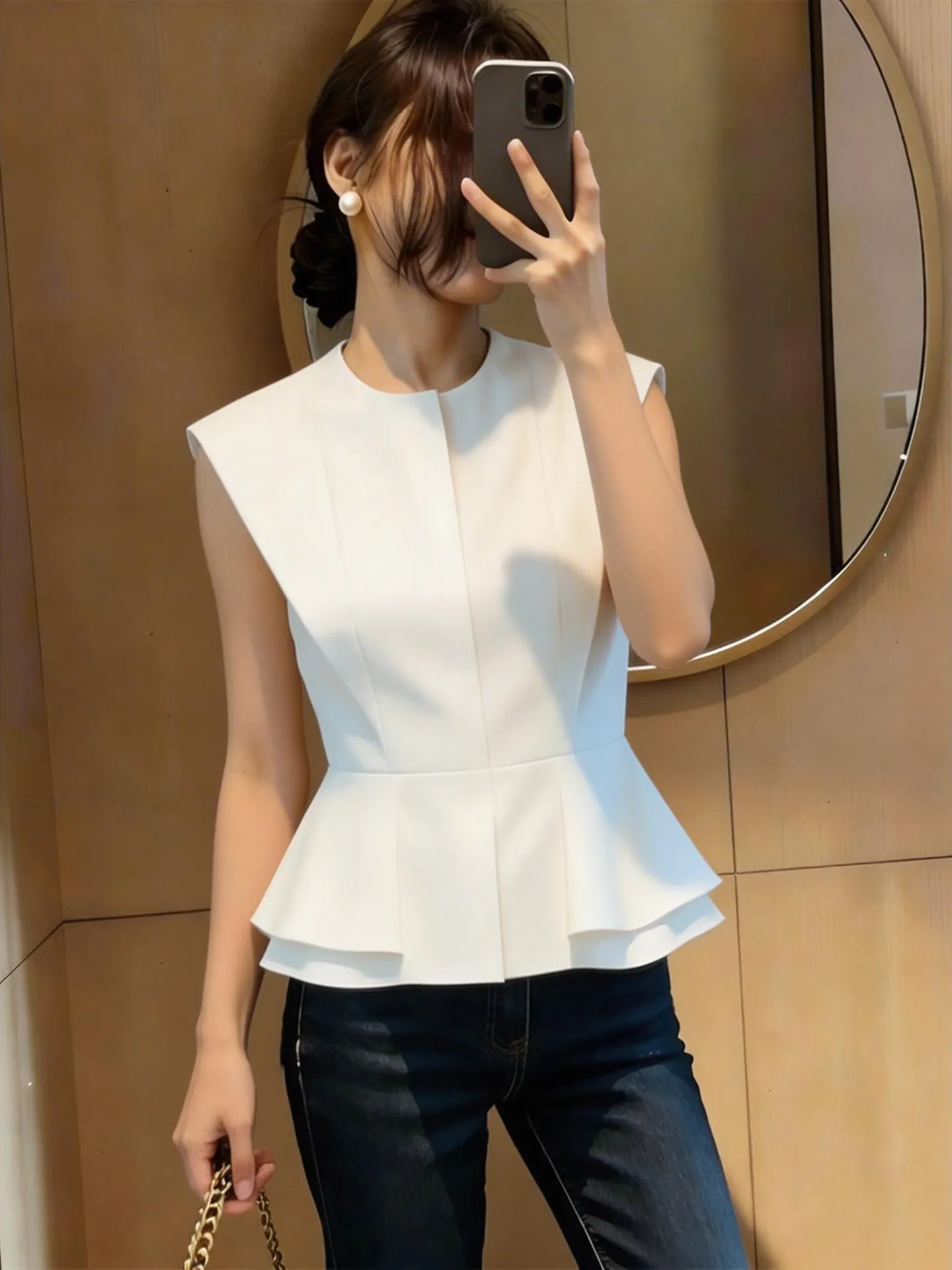 Fashionable White Sleeveless Shirt Commute High Waist Design Versatile Chic Spring Summer New Arrival Women's plus Size Top
Fashionable White Sleeveless Shirt Commute High Waist Design Versatile Chic Spring Summer New Arrival Women's plus Size Top