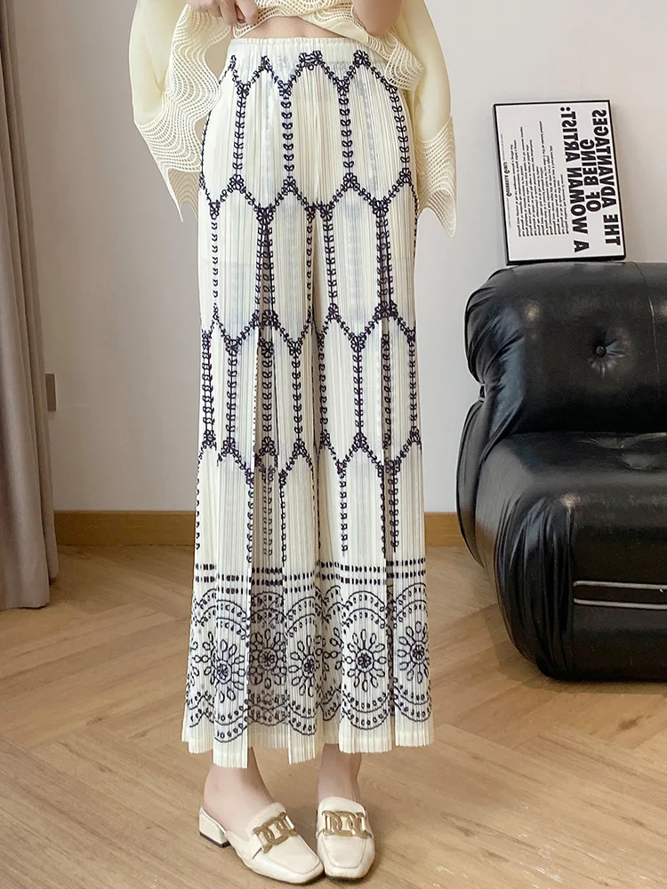 Casual Pleated Women's Pants Vintage Ethnic Print Wide Leg Bohemian Style High Waist Flared Skirt Pants Three Houses Wind
Casual Pleated Women's Pants Vintage Ethnic Print Wide Leg Bohemian Style High Waist Flared Skirt Pants Three Houses Wind