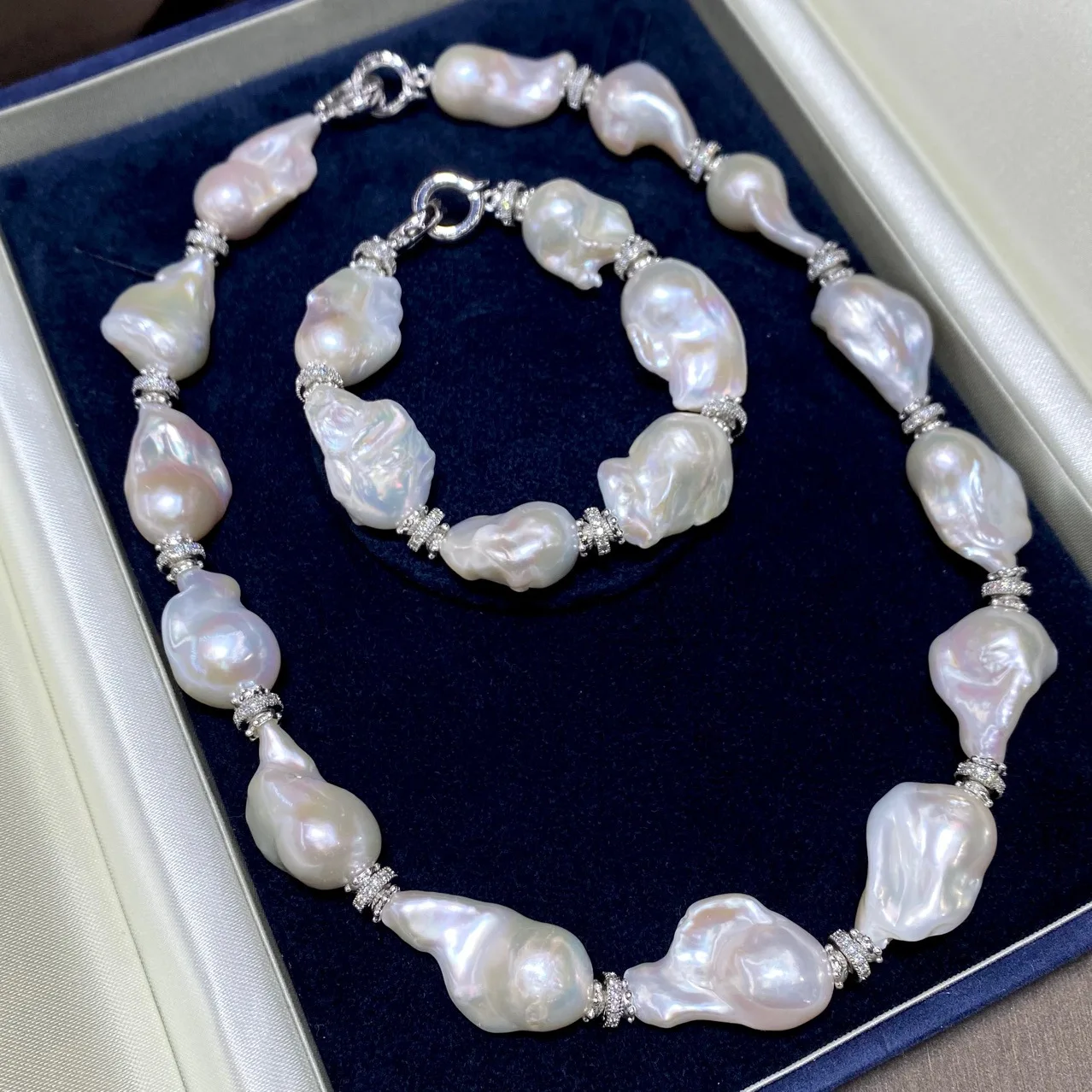 Natural Large Grain Baroque Pearl Necklace Set Special Shaped Pearl Necklace Bracelet Clavicle Necklace Unique Style
Natural Large Grain Baroque Pearl Necklace Set Special Shaped Pearl Necklace Bracelet Clavicle Necklace Unique Style