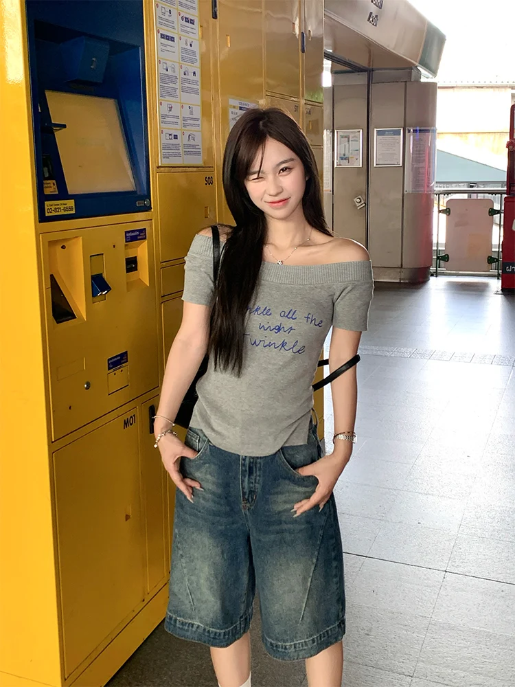 Женский укороченный топ Adan Letter, облегающий, вязаный, с коротким рукавом, летний, сексуальный, в корейском стиле, повседневный, модный, ультракороткий.
Женский укороченный топ Adan Letter, облегающий, вязаный, с коротким рукавом, летний, сексуальный, в корейском стиле, повседневный, модный, ультракороткий.