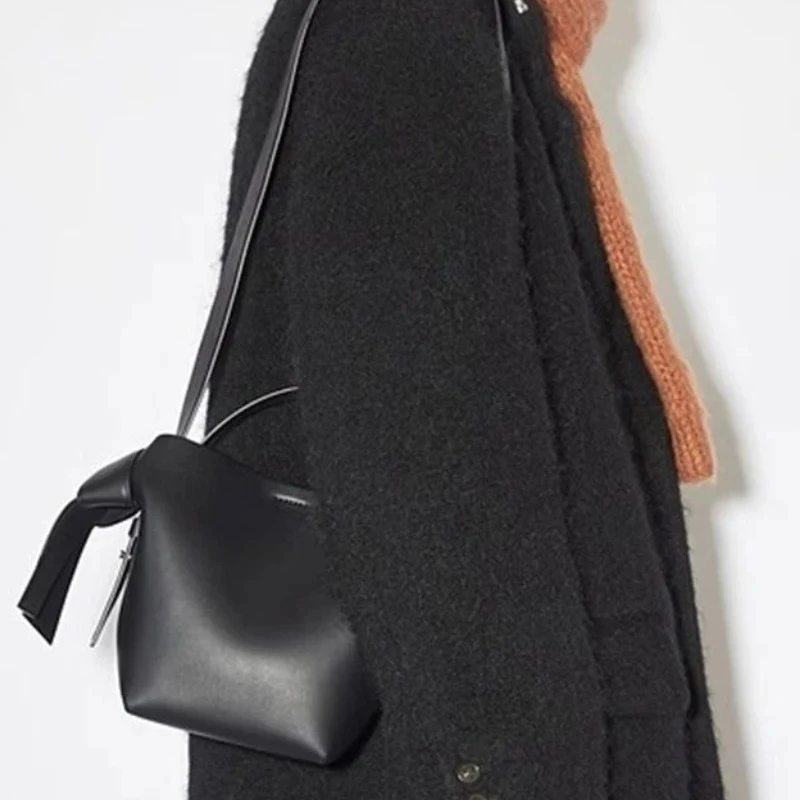 Осень-зима 2022, новая женская сумка из натуральной кожи, простой дизайн, женская сумка на плечо из воловьей кожи, элегантная универсальная сумка через плечо
Осень-зима 2022, новая женская сумка из натуральной кожи, простой дизайн, женская сумка на плечо из воловьей кожи, элегантная универсальная сумка через плечо
