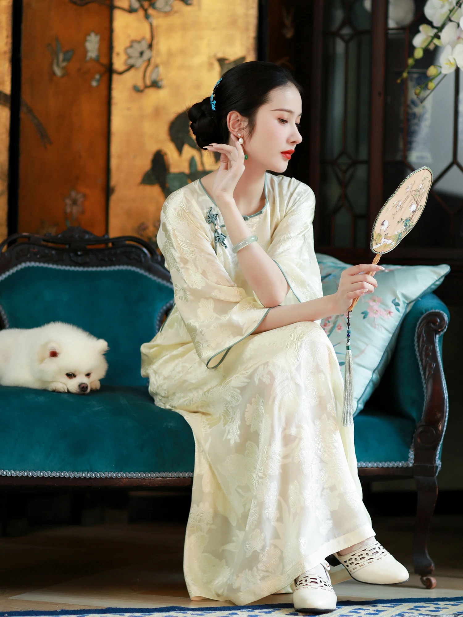 Summer Sle Silk with Cut Flower Design Retro Republic of Chi Svel Long Qipao for Women Breathable
Summer Sle Silk with Cut Flower Design Retro Republic of Chi Svel Long Qipao for Women Breathable