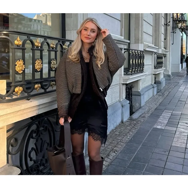 Винтажные клетчатые куртки-бомберы для женщин, короткие утепленные пальто с длинными рукавами на молнии, модная верхняя одежда для девушек на весну и зиму
Винтажные клетчатые куртки-бомберы для женщин, короткие утепленные пальто с длинными рукавами на молнии, модная верхняя одежда для девушек на весну и зиму