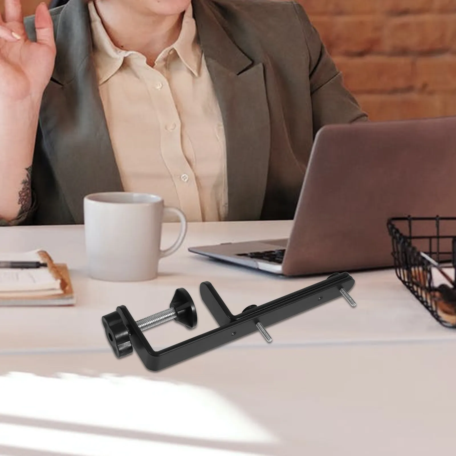 Набор из 2 настольных перфорированных подставок: Легко устанавливаемый, компактный органайзер для игрового стола, аксессуаров, контроллеров и наушников
Набор из 2 настольных перфорированных подставок: Легко устанавливаемый, компактный органайзер для игрового стола, аксессуаров, контроллеров и наушников