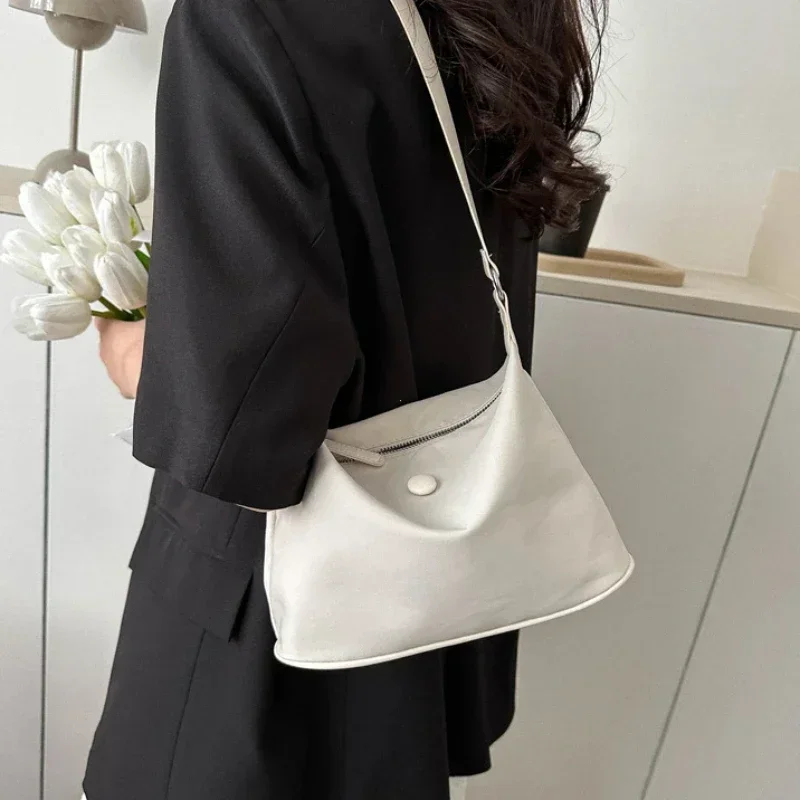 Pink Nylon Cloth Underarm Bag Korean Style New Ins Lightweight Texture Small Bag All-Match Shoulder Handbags for Women Girls
Pink Nylon Cloth Underarm Bag Korean Style New Ins Lightweight Texture Small Bag All-Match Shoulder Handbags for Women Girls