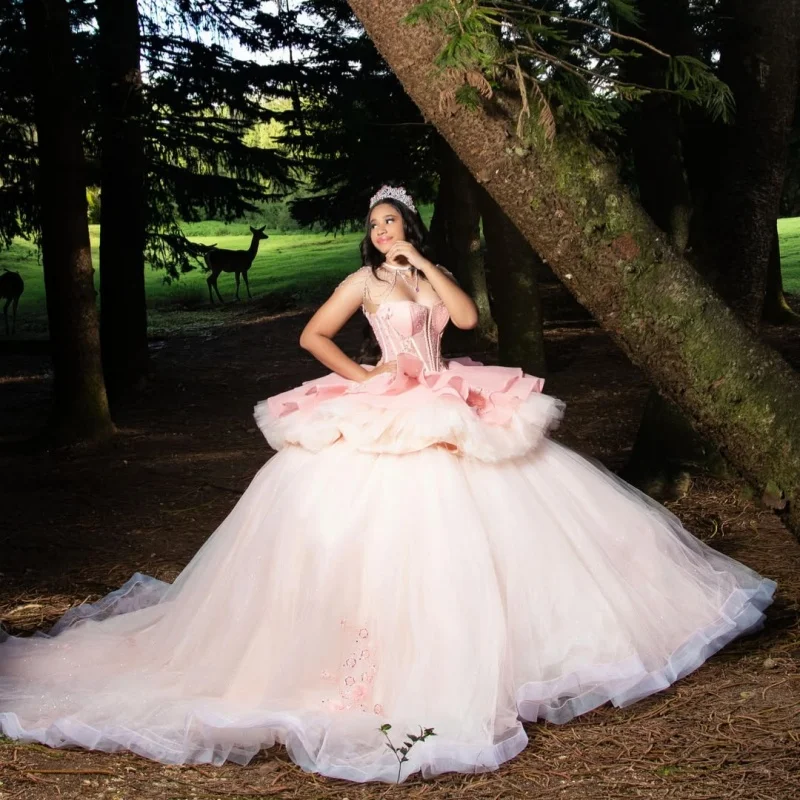 Light Pink Quinceanera Dress off-shoulder Crystal Flower Decal Lace Layering Long tail vestidos de 15 Quinceanera Customize
Light Pink Quinceanera Dress off-shoulder Crystal Flower Decal Lace Layering Long tail vestidos de 15 Quinceanera Customize