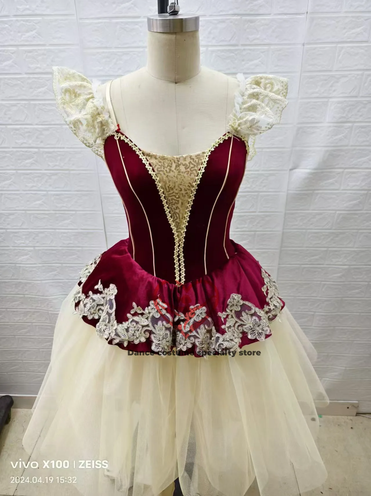 Ballet children's professional competition performance dress sky blue fluffy skirt adult long gauze dress ballet woman costume
Ballet children's professional competition performance dress sky blue fluffy skirt adult long gauze dress ballet woman costume