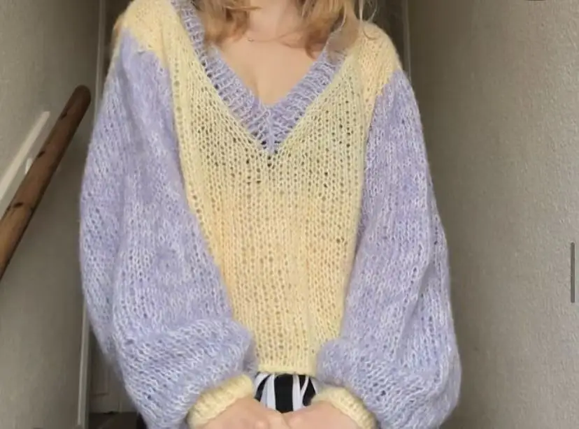 Autumn and winter fashion new item contrasting pattern design V-neck long sleeved pure wool needle yellow hand woven pullover sw
Autumn and winter fashion new item contrasting pattern design V-neck long sleeved pure wool needle yellow hand woven pullover sw