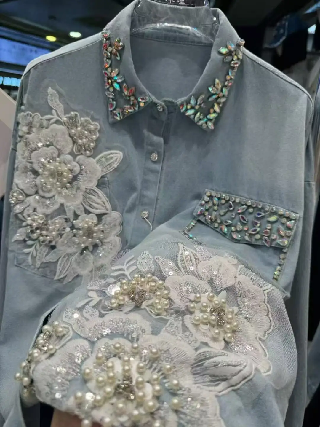 New 2025 Autumn Trend Pearls Beaded Flowers Stitch Denim Shirts and Blouses Women's Loose Casual Denim Top Jacket Woman Clothes
New 2025 Autumn Trend Pearls Beaded Flowers Stitch Denim Shirts and Blouses Women's Loose Casual Denim Top Jacket Woman Clothes