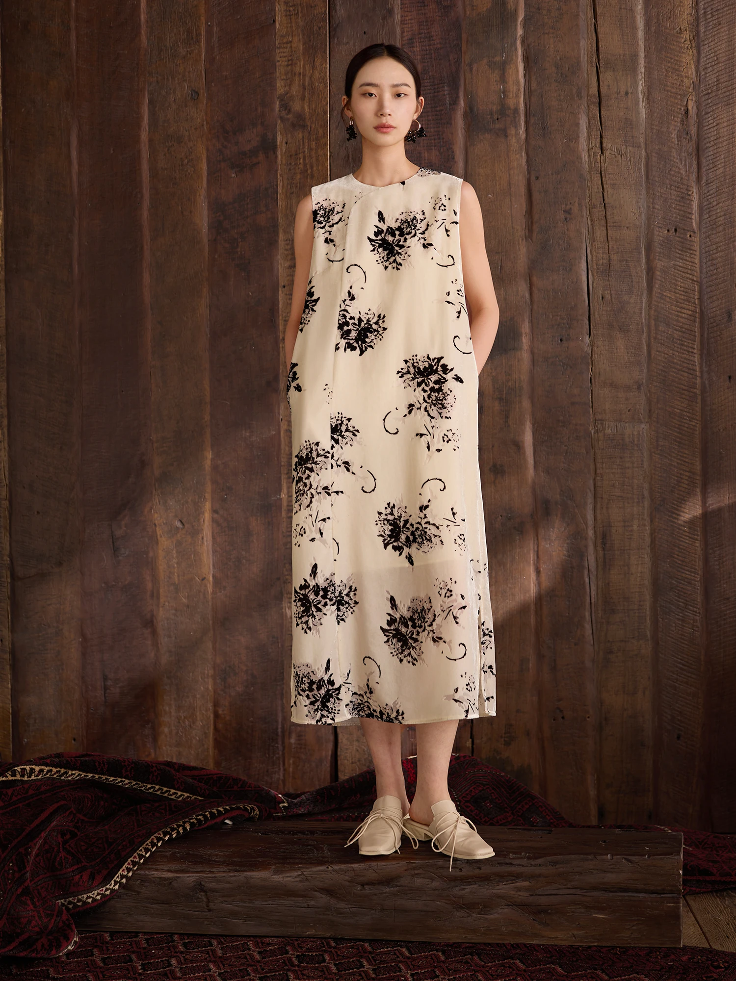 New Summer Velvet round Neck Printed Dress Chinese Style Asymmetrical Skirt Sleeveless Women's Dress Comfortable Breathable
New Summer Velvet round Neck Printed Dress Chinese Style Asymmetrical Skirt Sleeveless Women's Dress Comfortable Breathable