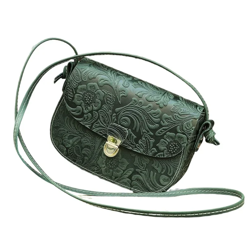 Маленькая круглая сумка в ретро-стиле с одной лямкой – стильная женская сумка через плечо из высококачественной конской кожи с тиснеными узорами.
Маленькая круглая сумка в ретро-стиле с одной лямкой – стильная женская сумка через плечо из высококачественной конской кожи с тиснеными узорами.