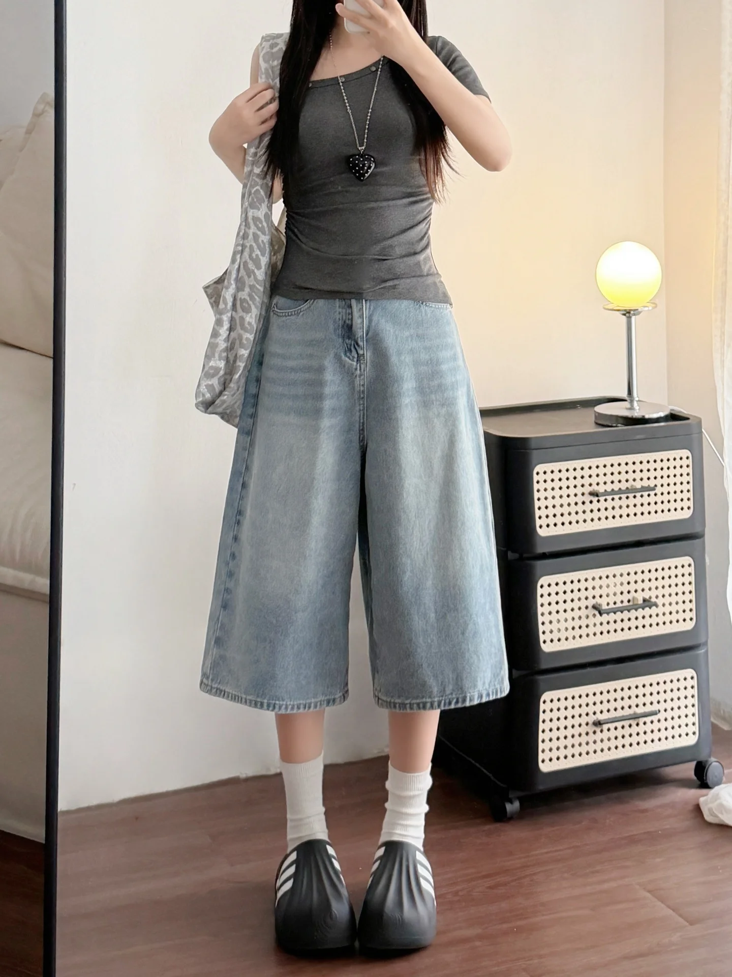 Retro Hot Girl High Waist Wide Leg Denim Jeans Women's Summer New Style Pear Shape Loose Slim Straight Leg Pants
Retro Hot Girl High Waist Wide Leg Denim Jeans Women's Summer New Style Pear Shape Loose Slim Straight Leg Pants
