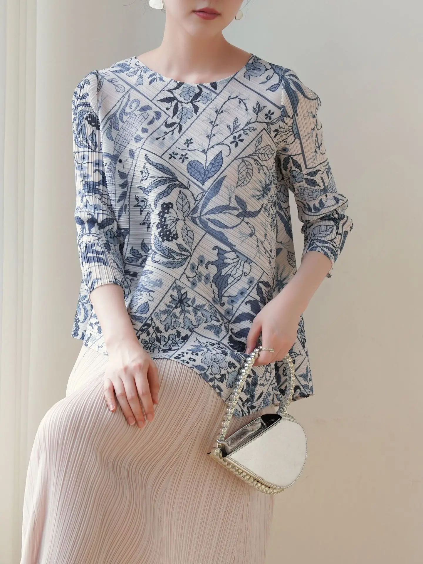 Повседневная футболка с принтом для женщин, высококачественный плиссированный летний топ из китайской полиэстера с круглым вырезом Ne ort Sve
Повседневная футболка с принтом для женщин, высококачественный плиссированный летний топ из китайской полиэстера с круглым вырезом Ne ort Sve