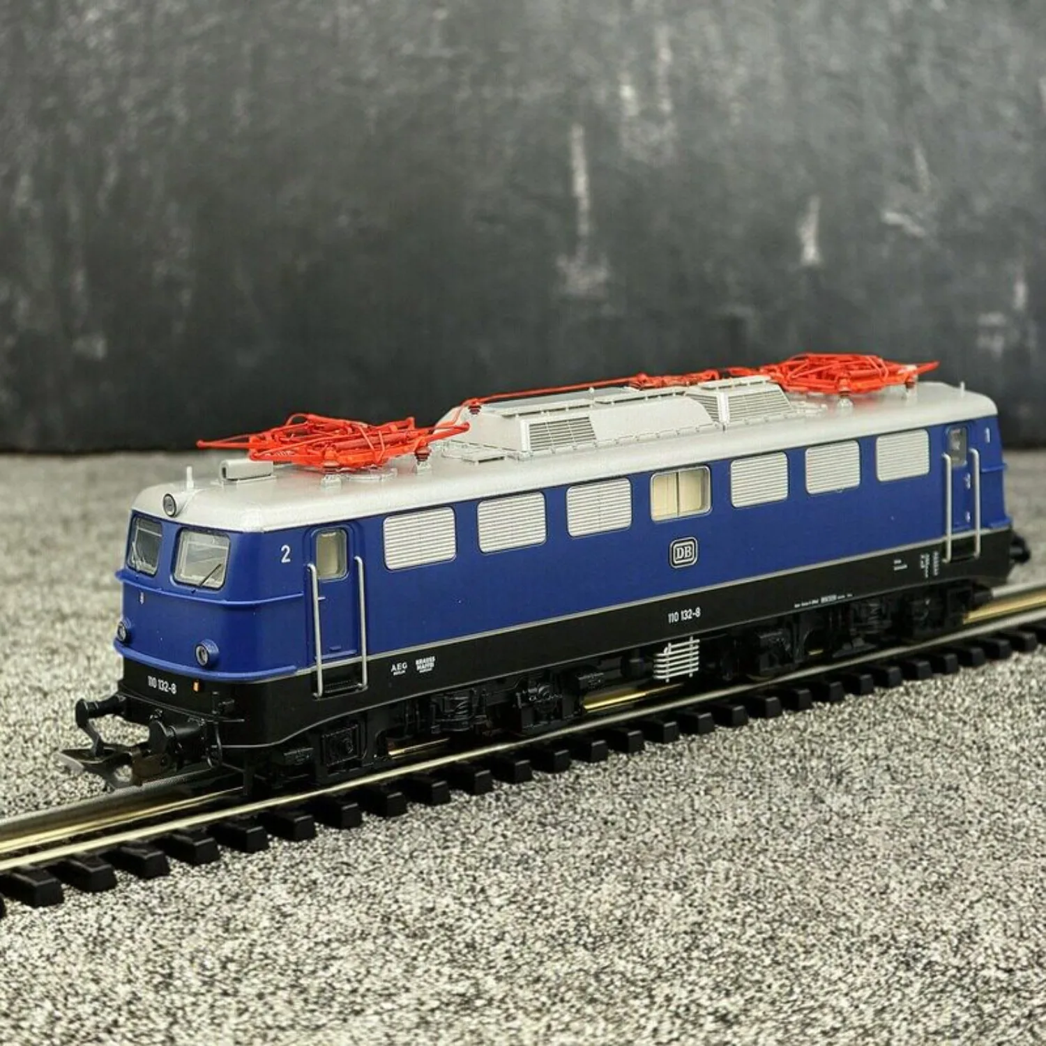 PIKO HO 1/87 Scale Train Model BR110 Electric Locomotive 51924 Digital Sound Effects Painted Collectible Ornament Boy's Toy Gift
PIKO HO 1/87 Scale Train Model BR110 Electric Locomotive 51924 Digital Sound Effects Painted Collectible Ornament Boy's Toy Gift