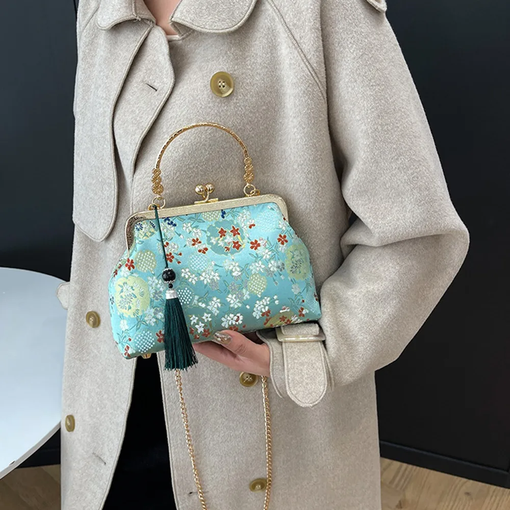 Retro Cheongsam Banquet Bag Flower Elegant Chinese Style Handbag Large Capacity with Tassel Pendant Crossbody Bags Woman Ladies
Retro Cheongsam Banquet Bag Flower Elegant Chinese Style Handbag Large Capacity with Tassel Pendant Crossbody Bags Woman Ladies