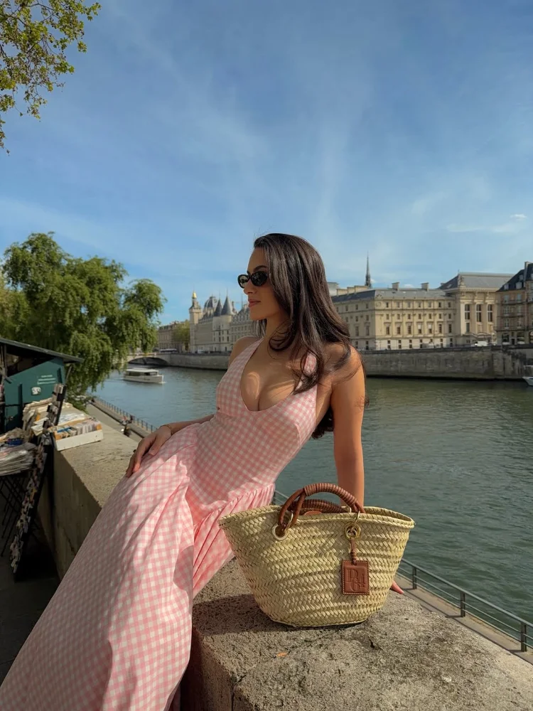 Gingham V Neck Halter Midi Dress Retro Sweet Women Pink Open Back A-line Robe 2026 Lady Summer Party Casual Vintage Gown
Gingham V Neck Halter Midi Dress Retro Sweet Women Pink Open Back A-line Robe 2026 Lady Summer Party Casual Vintage Gown