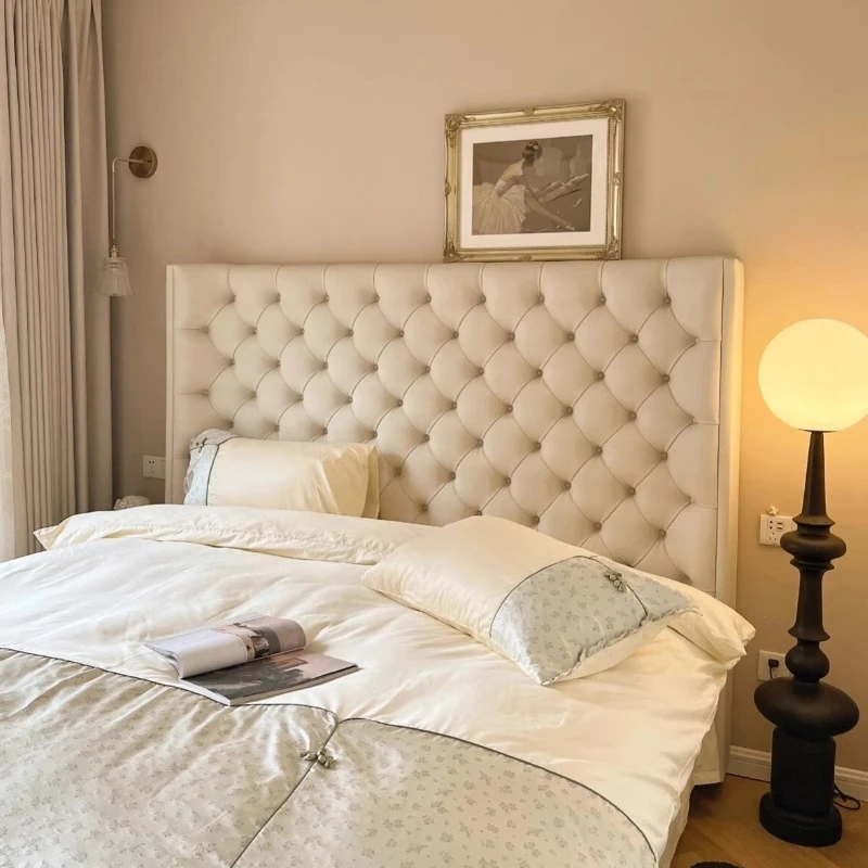 French retro leather bed cream wind master bedroom small apartment light luxury wedding bed soft bag buckle solid wood d
French retro leather bed cream wind master bedroom small apartment light luxury wedding bed soft bag buckle solid wood d