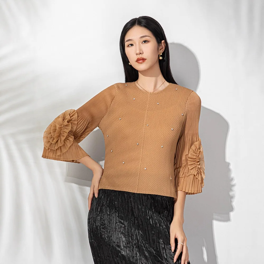 Miyake Fashion 2025 Autumn New Design Flower Sleeves with Beaded Fish Scale Pleats Loose Large Size Round Neck Pullover Top
Miyake Fashion 2025 Autumn New Design Flower Sleeves with Beaded Fish Scale Pleats Loose Large Size Round Neck Pullover Top