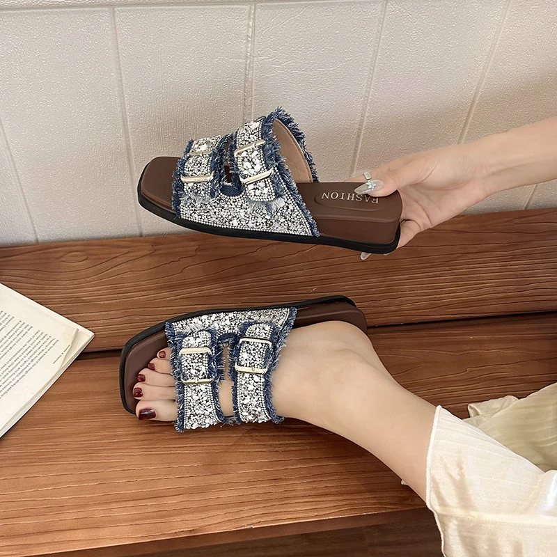 Fashionable Lightweight Double Belt Buckle One Word Slipper Flat Bottom Soft Bottom Wearable Summer Slippers
Fashionable Lightweight Double Belt Buckle One Word Slipper Flat Bottom Soft Bottom Wearable Summer Slippers
