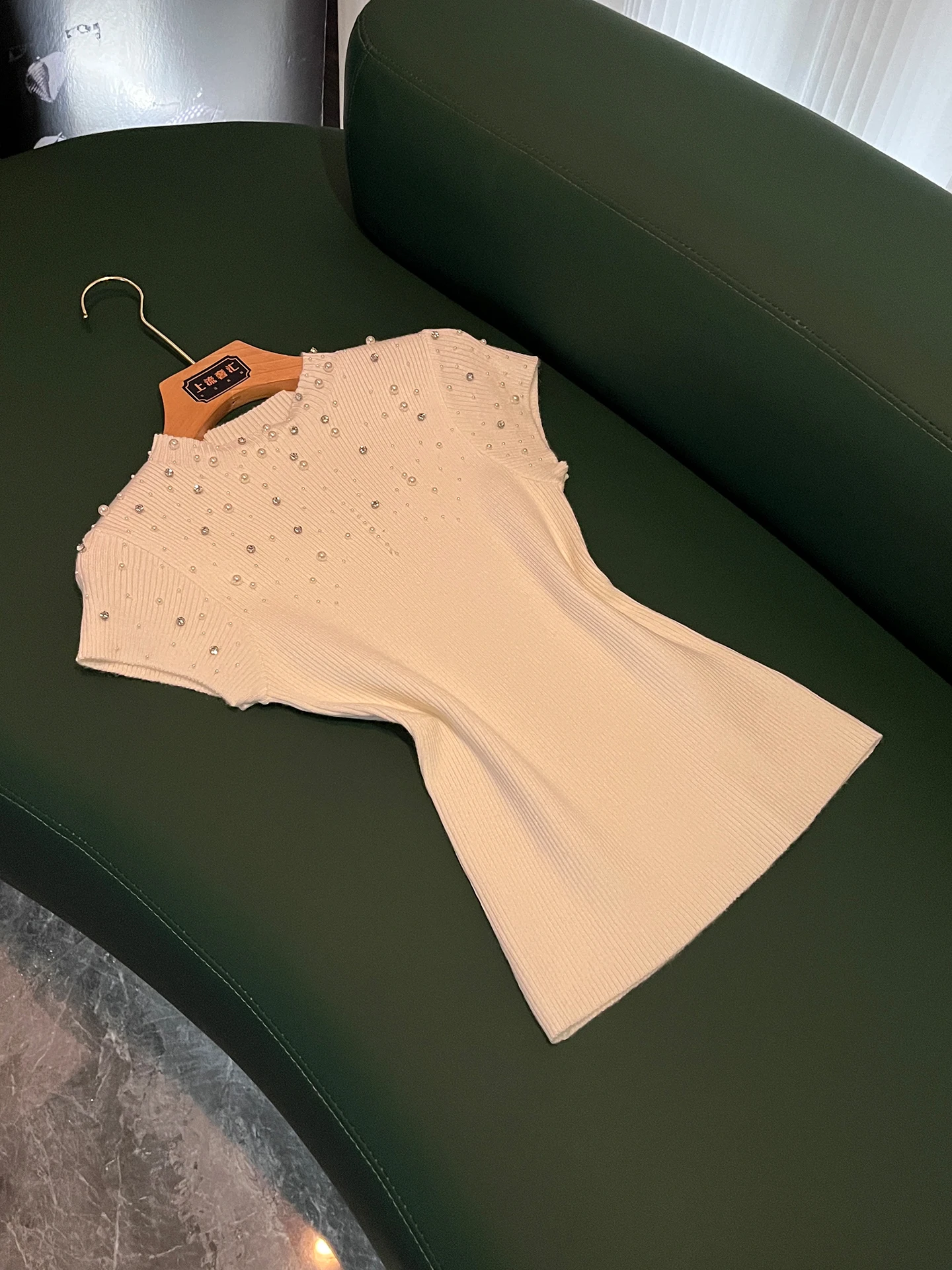 Summer New Commuter Style round Neck Beaded Knitwear Women's Short Sleeve Slimming White Top P300 Fashionable Business Casual
Summer New Commuter Style round Neck Beaded Knitwear Women's Short Sleeve Slimming White Top P300 Fashionable Business Casual