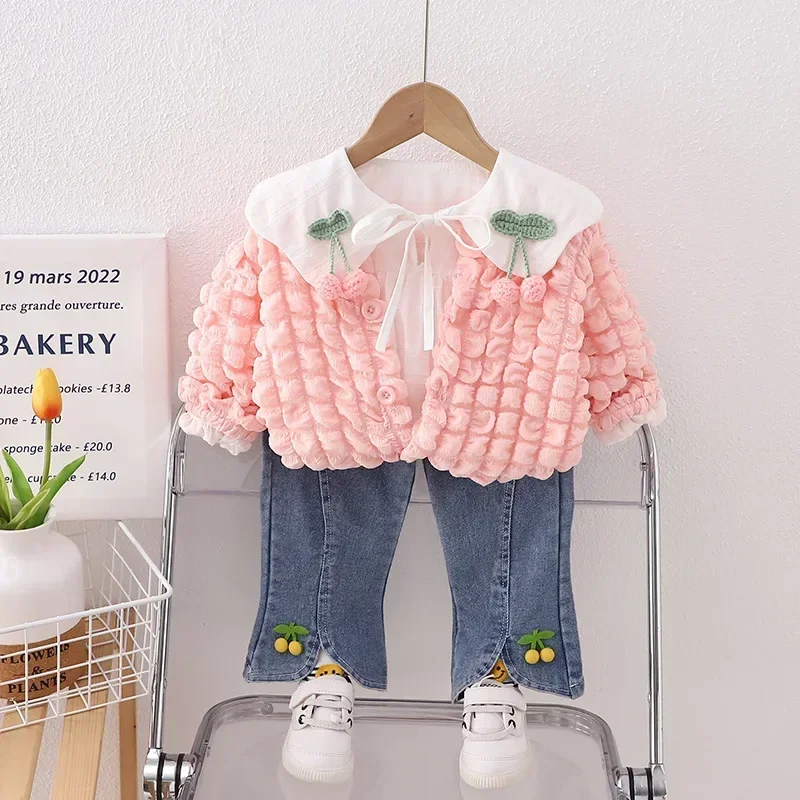 New 2023 Kids Autumn Fashion Cute Cherry Lapel Coat with Denim Pants Jeans Baby Girls Casual Three-piece Clothing Sets
New 2023 Kids Autumn Fashion Cute Cherry Lapel Coat with Denim Pants Jeans Baby Girls Casual Three-piece Clothing Sets