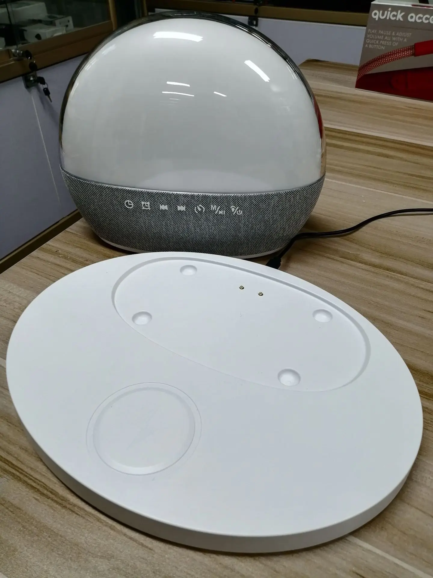 Multifunctional Bluetooth Speaker with Wireless Charger,Digital Display,and RGB Mood Lamp-Ideal for Bedroom,Dorm,and Office Use
Multifunctional Bluetooth Speaker with Wireless Charger,Digital Display,and RGB Mood Lamp-Ideal for Bedroom,Dorm,and Office Use