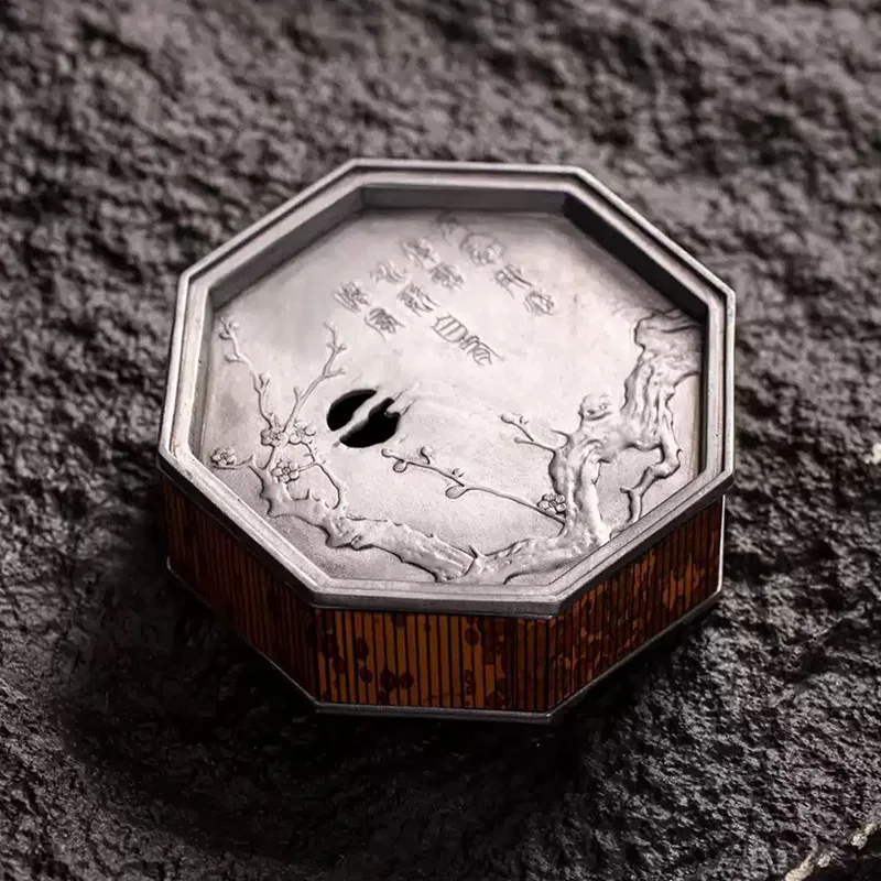 Octagonal Pure Tin Tea Tray with Xiangfei Bamboo, Hand-carved Plum Blossom, Water Storage Tea Boat, Gongfu Tea Accessory
Octagonal Pure Tin Tea Tray with Xiangfei Bamboo, Hand-carved Plum Blossom, Water Storage Tea Boat, Gongfu Tea Accessory