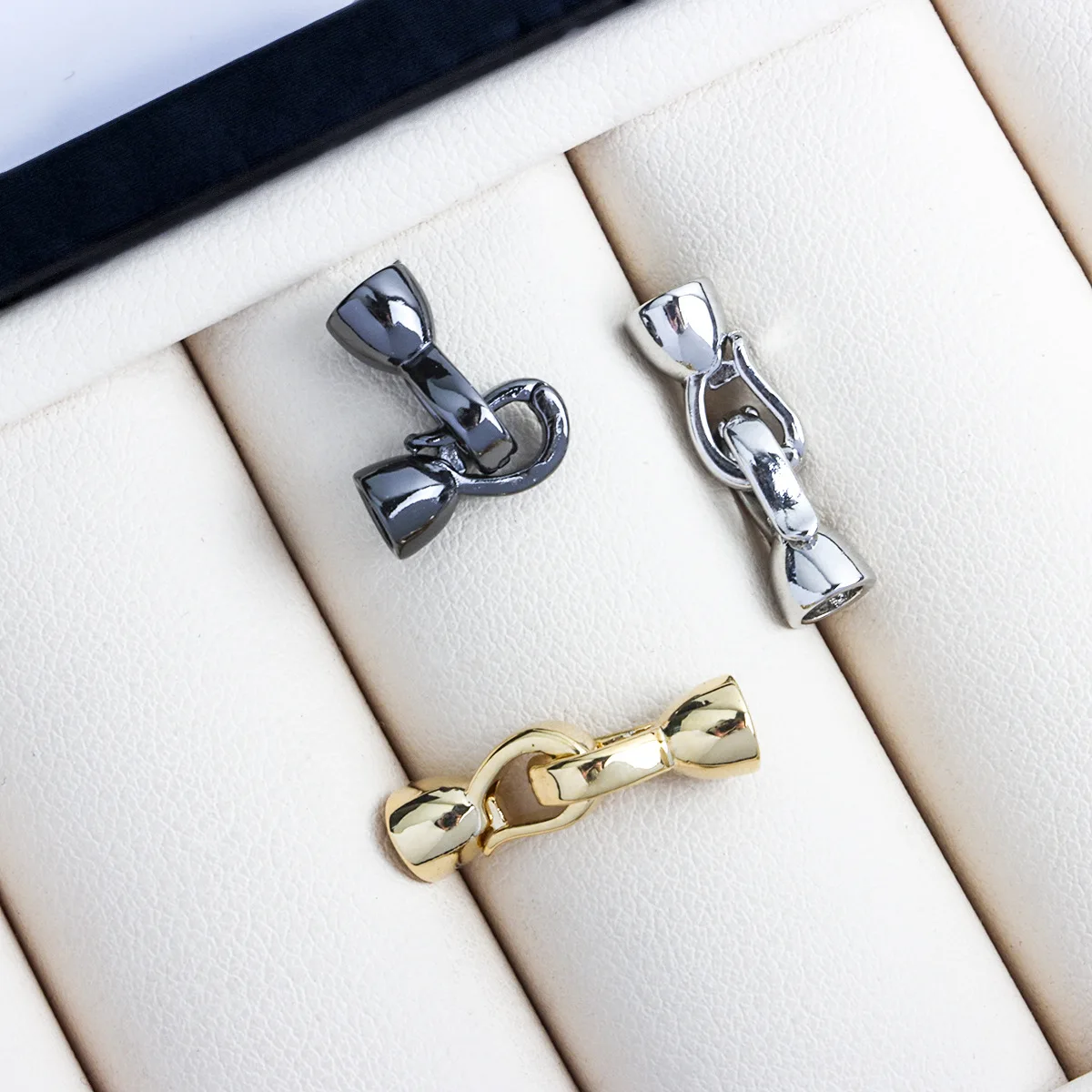 1 Copper Gold-plated Simple Double-headed Joint Buckle Bracelet Necklace Connection Tail Buckle Handmade DIY Jewelry Accessorie
1 Copper Gold-plated Simple Double-headed Joint Buckle Bracelet Necklace Connection Tail Buckle Handmade DIY Jewelry Accessorie