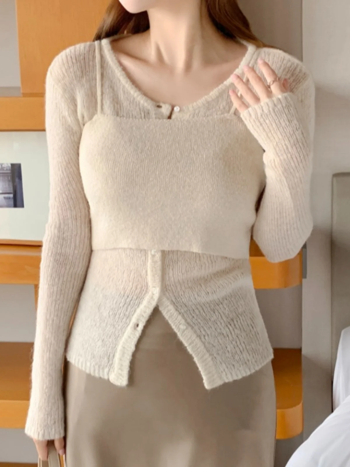 Chic round Neck Button up Knitted Sweater And Tank Top Set Simple Korean Style Commute Fashion Trendy Autumn New Arrival
Chic round Neck Button up Knitted Sweater And Tank Top Set Simple Korean Style Commute Fashion Trendy Autumn New Arrival