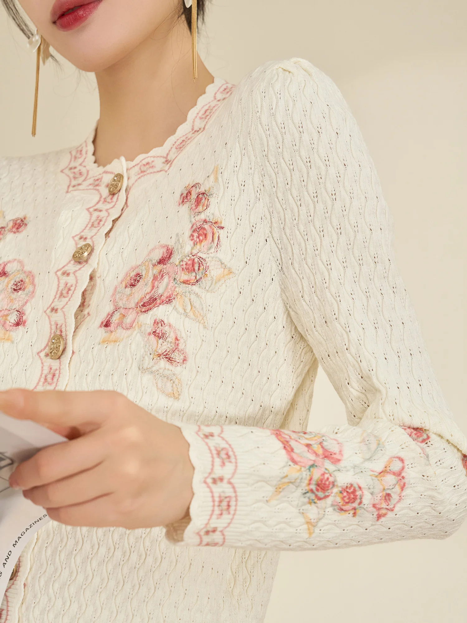 Flowing Era 2026 Spring New Sle Embroidered round Ne ort Knitted Open Cardigan Agel Knitwear Soft Polyester Fiber
Flowing Era 2026 Spring New Sle Embroidered round Ne ort Knitted Open Cardigan Agel Knitwear Soft Polyester Fiber