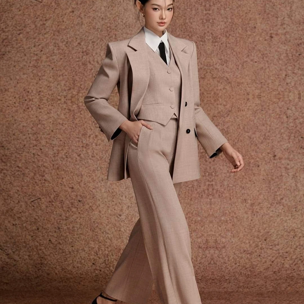 Professional Sharp Women's Beige 3-Piece Suit Double Breasted Office Lady Jacket+Vest+Pants Set Formal Female Dinner Outfit
Professional Sharp Women's Beige 3-Piece Suit Double Breasted Office Lady Jacket+Vest+Pants Set Formal Female Dinner Outfit