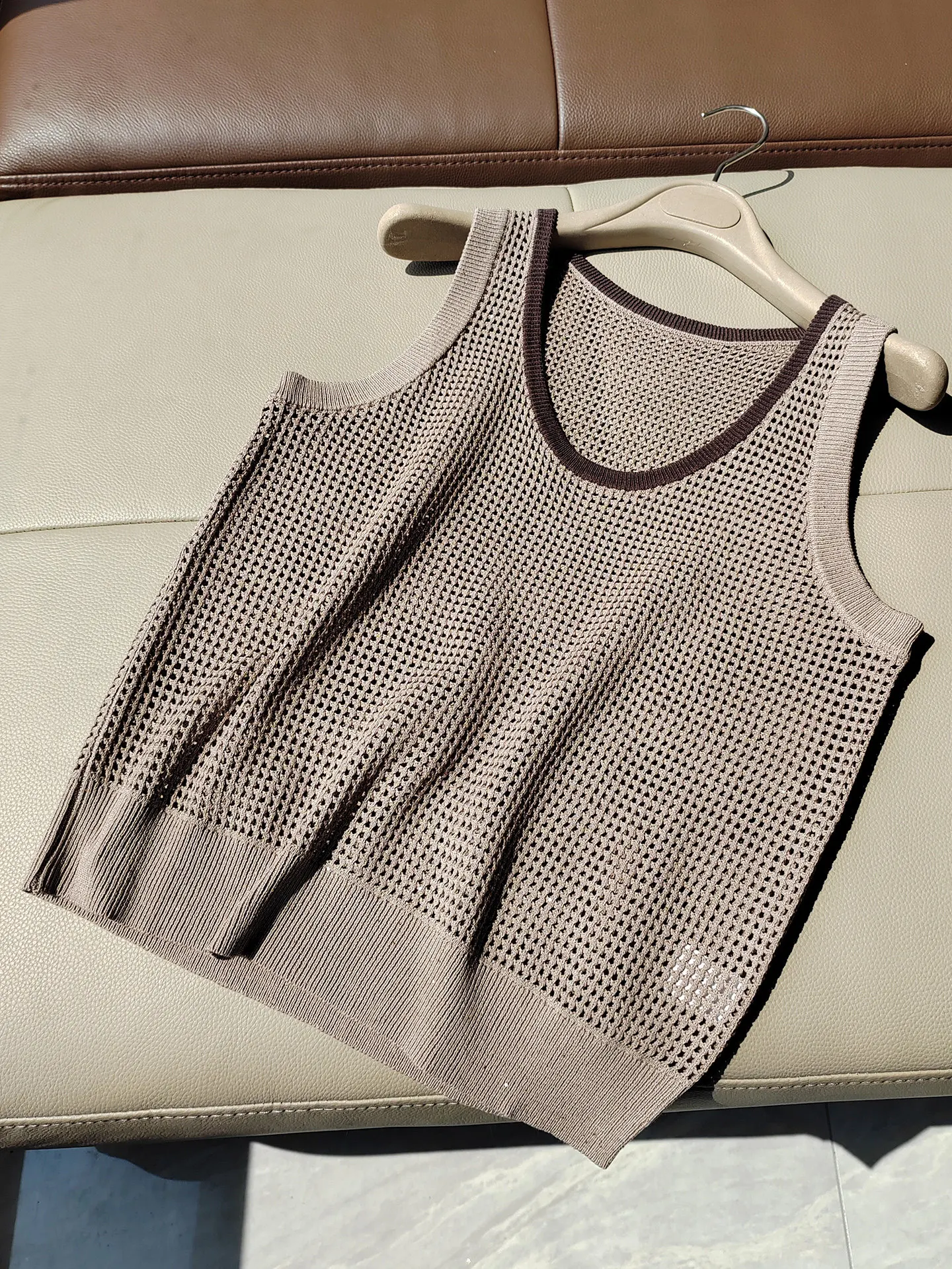 2026 Women's new sequined color blocked linen hollow out U-neck knitted vest sleeveless top
2026 Women's new sequined color blocked linen hollow out U-neck knitted vest sleeveless top