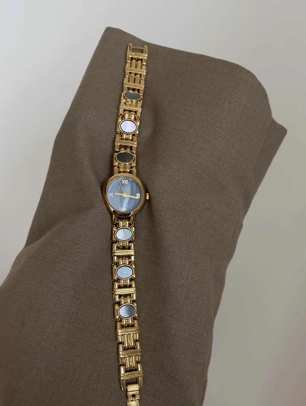 Round small dial romantic fashion tiger eye stone temperament versatile ladies watch gift for girlfriend elegant watch
Round small dial romantic fashion tiger eye stone temperament versatile ladies watch gift for girlfriend elegant watch