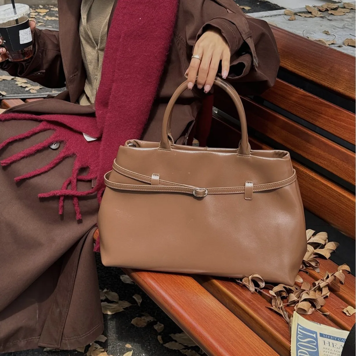 Роскошные дизайнерские сумки для женщин, дорожные сумки высокого качества, сумка из натуральной воловьей кожи, вместительная повседневная сумка-тоут, модные женские кошельки, новинка
Роскошные дизайнерские сумки для женщин, дорожные сумки высокого качества, сумка из натуральной воловьей кожи, вместительная повседневная сумка-тоут, модные женские кошельки, новинка