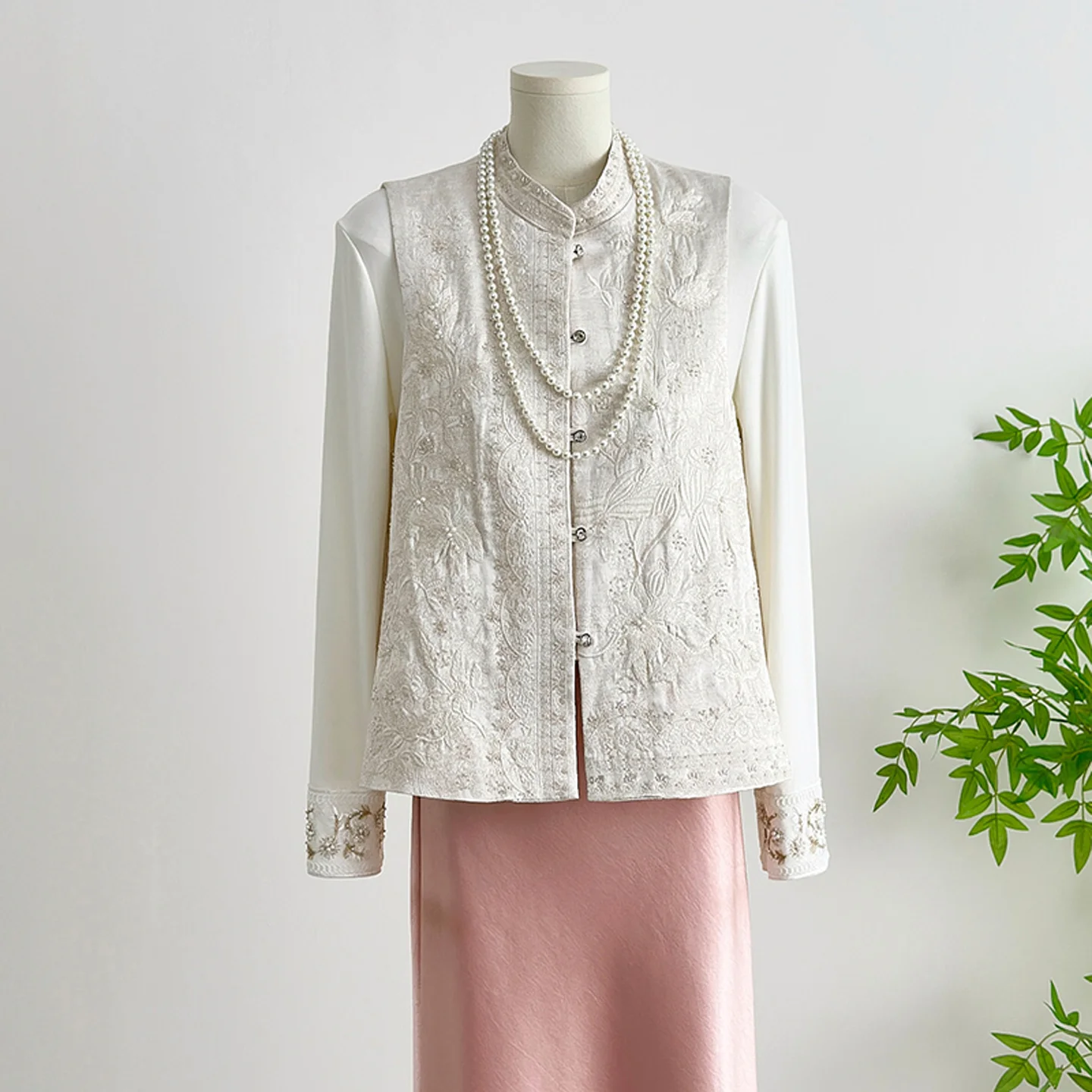 Молодежный китайский жилет с вышивкой и жемчугом, женский, весенний, высококачественный, с плотной строчкой, верхняя одежда, топ с подплечниками
Молодежный китайский жилет с вышивкой и жемчугом, женский, весенний, высококачественный, с плотной строчкой, верхняя одежда, топ с подплечниками