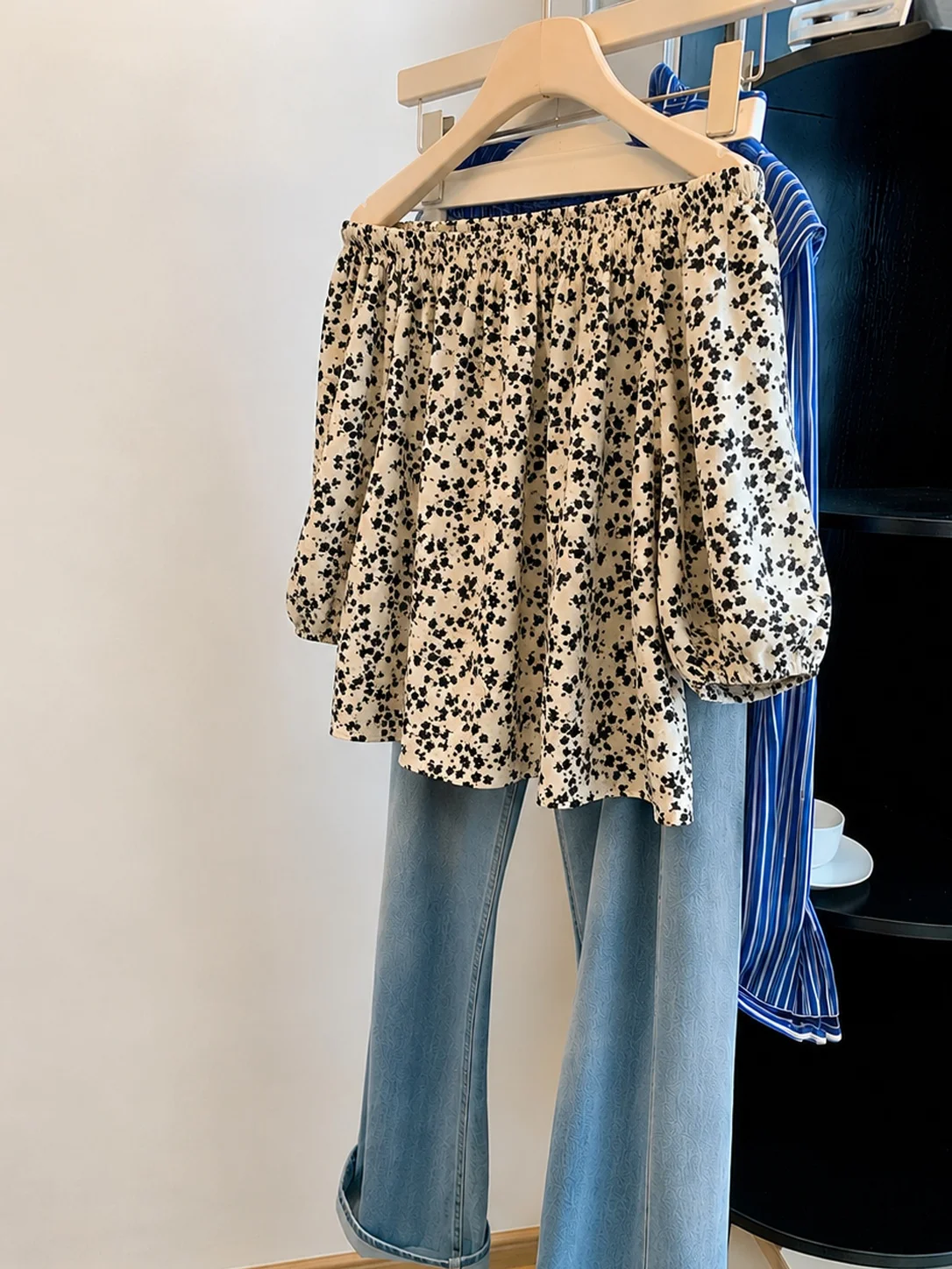 Floral Print Off-Shoulder Half Sleeve Loose Fit Bubble Sleeve Shirt Casual Style Women's Summer Shirt Slimming Top for Youth
Floral Print Off-Shoulder Half Sleeve Loose Fit Bubble Sleeve Shirt Casual Style Women's Summer Shirt Slimming Top for Youth