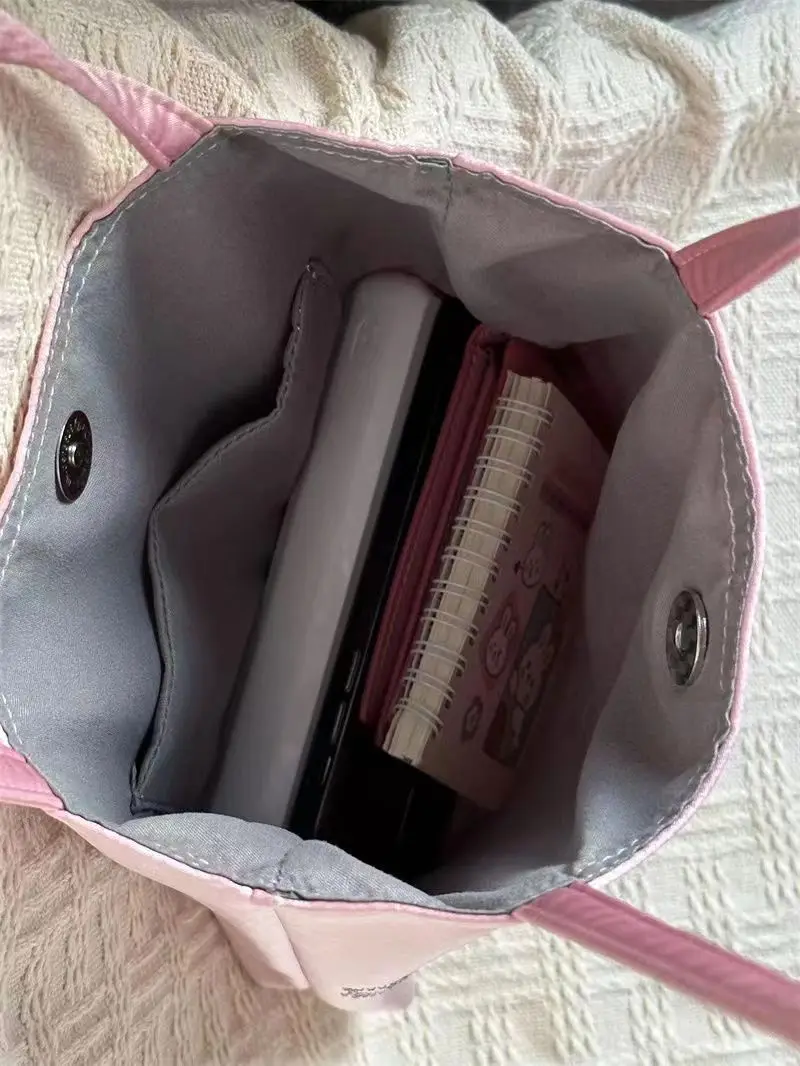 2024 New Three-dimensional Satin Armpit Bag High-end Shoulder Bag Fashionable Versatile Pink Bag
2024 New Three-dimensional Satin Armpit Bag High-end Shoulder Bag Fashionable Versatile Pink Bag