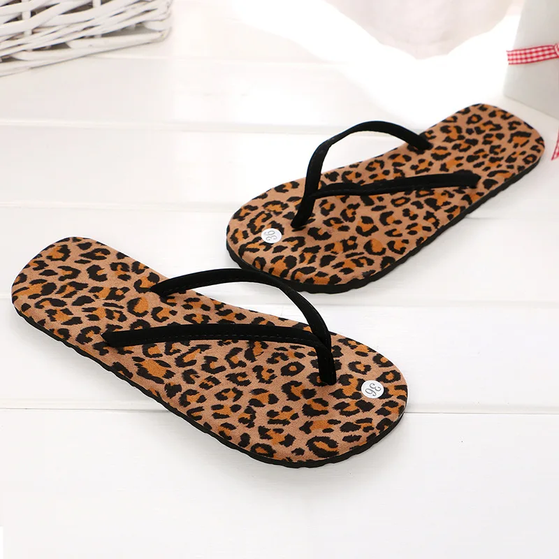 Trendy Leopard Print Flip Flops for Women Summer Beach Non-slip Sandals Soft EVA Casual Flat Slides Fashion Poolside Slippers
Trendy Leopard Print Flip Flops for Women Summer Beach Non-slip Sandals Soft EVA Casual Flat Slides Fashion Poolside Slippers