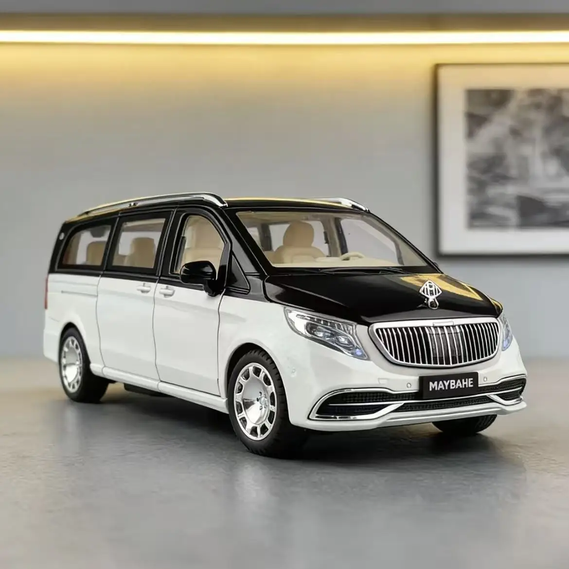 Car birthday gift 1:24 VS680 alloy sound and light business car with remote control, children's fun toys and decorations
Car birthday gift 1:24 VS680 alloy sound and light business car with remote control, children's fun toys and decorations