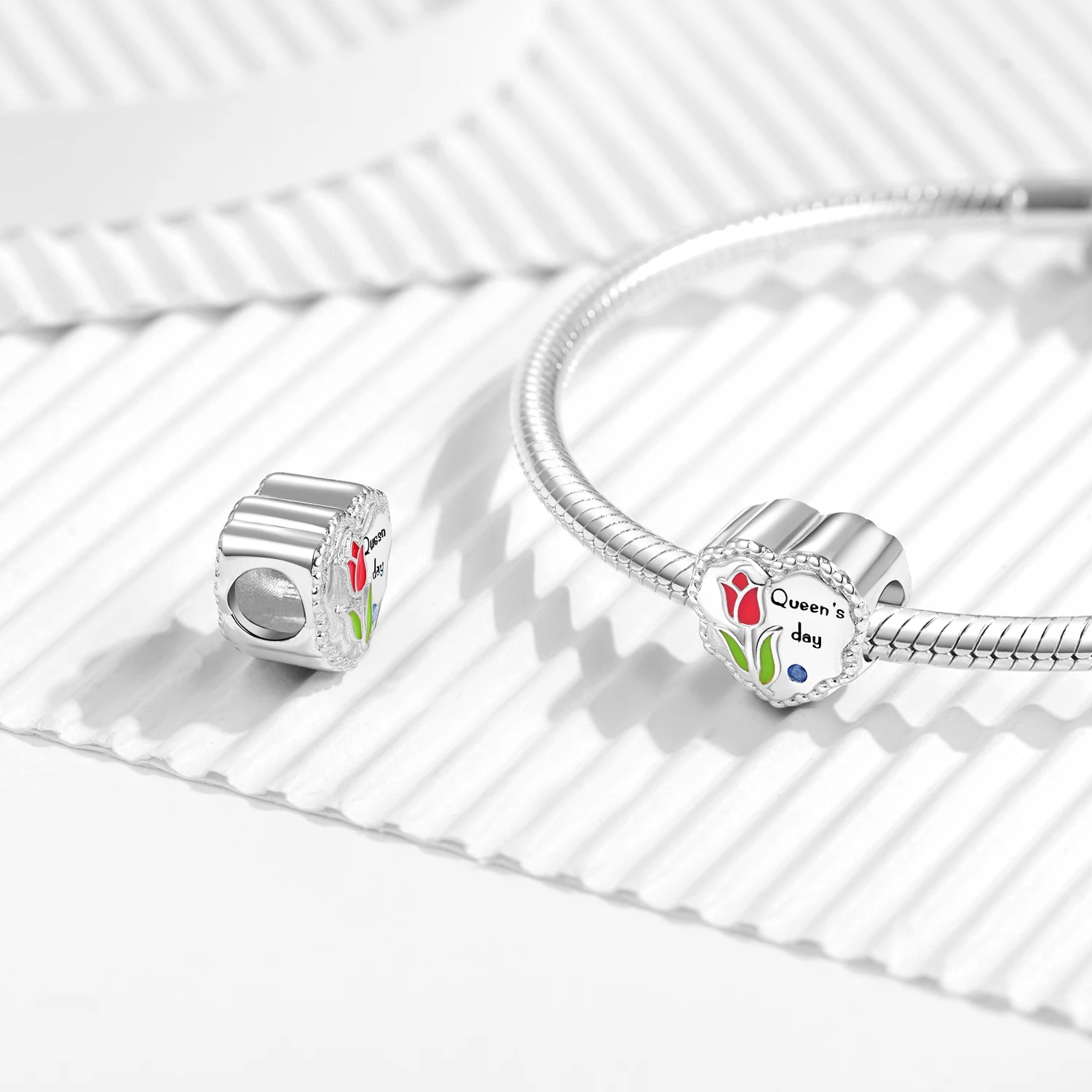 STILLHOUSE 2025 Family 925 Sterling Silver Queen's Day Mother Tulip Flowers Love Charm Fit Original Bracelet Diy Jewelry
STILLHOUSE 2025 Family 925 Sterling Silver Queen's Day Mother Tulip Flowers Love Charm Fit Original Bracelet Diy Jewelry