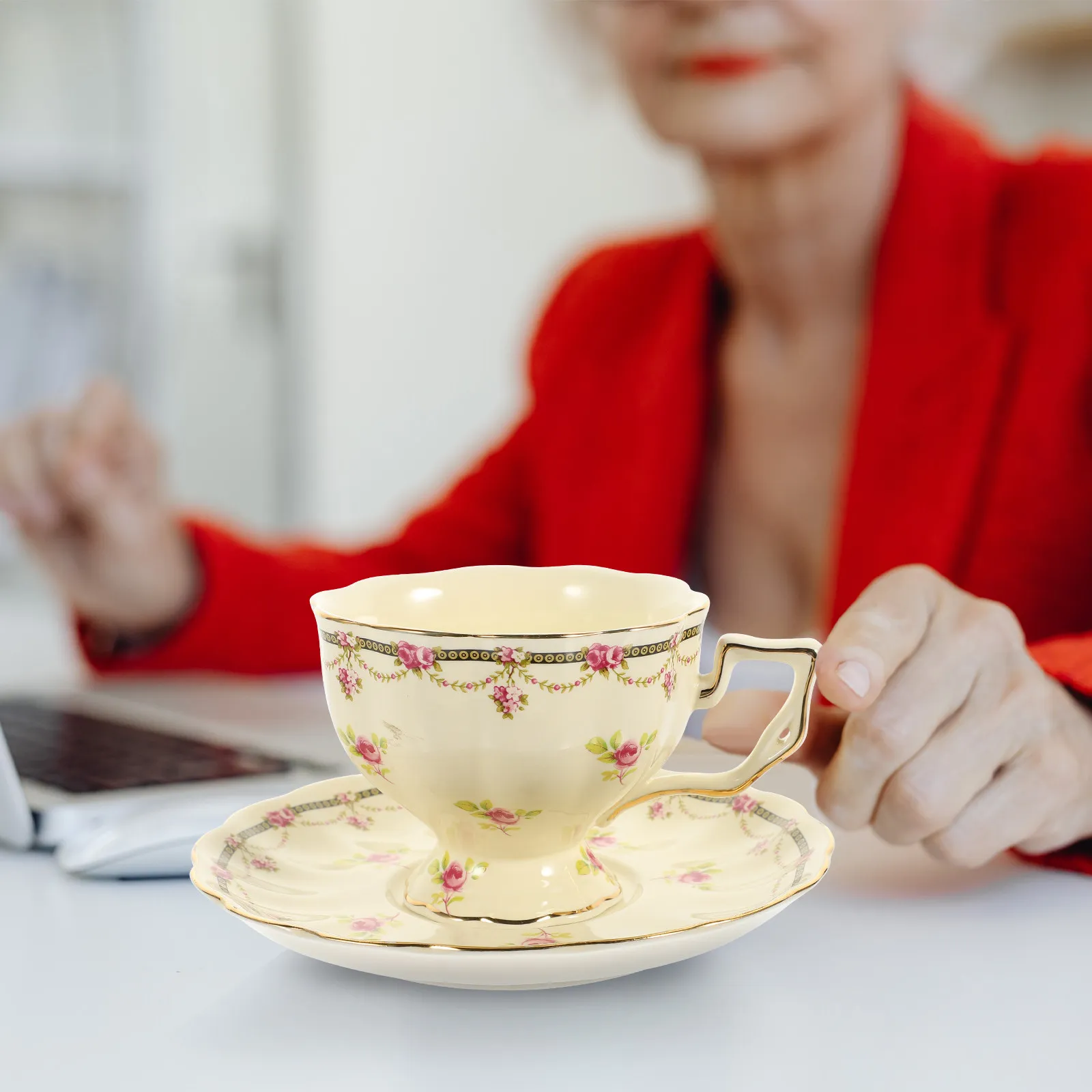 1Set Ceramic Coffee Cup Saucer Vintage Milk Mug European Style Delicate Handle Mug Smooth Rim Household Drinking Cup
1Set Ceramic Coffee Cup Saucer Vintage Milk Mug European Style Delicate Handle Mug Smooth Rim Household Drinking Cup
