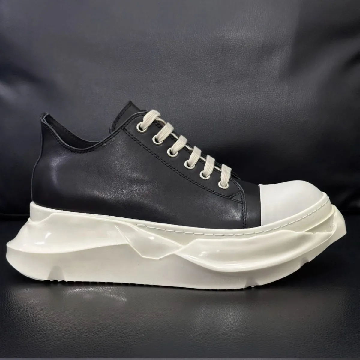 New Men Black Leather Low Top Shoe Height Increasing Platform Fashion Canvas Sneakers Round Head Vintage Women Casual Shoes
New Men Black Leather Low Top Shoe Height Increasing Platform Fashion Canvas Sneakers Round Head Vintage Women Casual Shoes