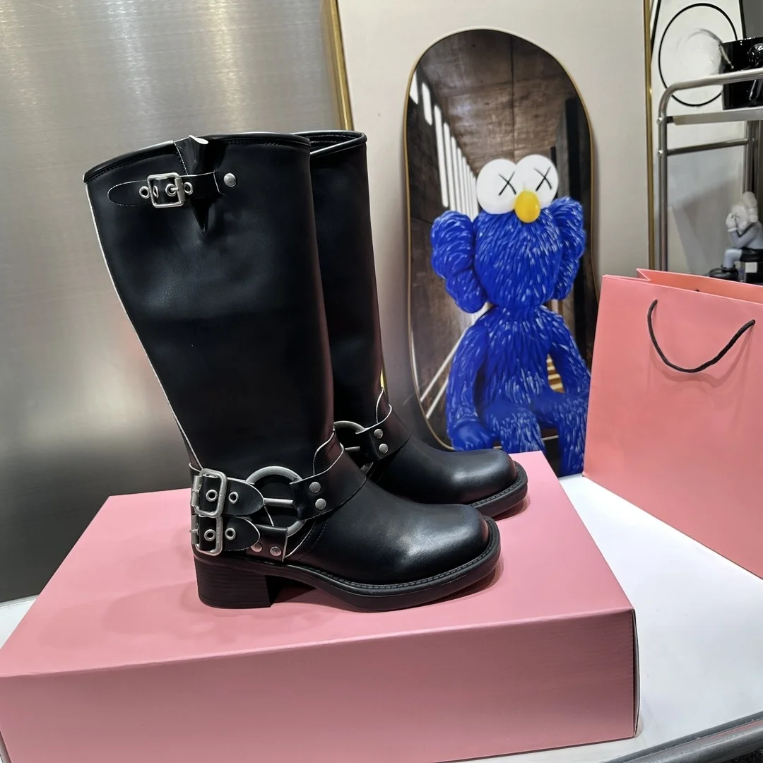 Women High Boots Fashion Woman Casual Shoes Black Big Size Luxury shoe
Women High Boots Fashion Woman Casual Shoes Black Big Size Luxury shoe