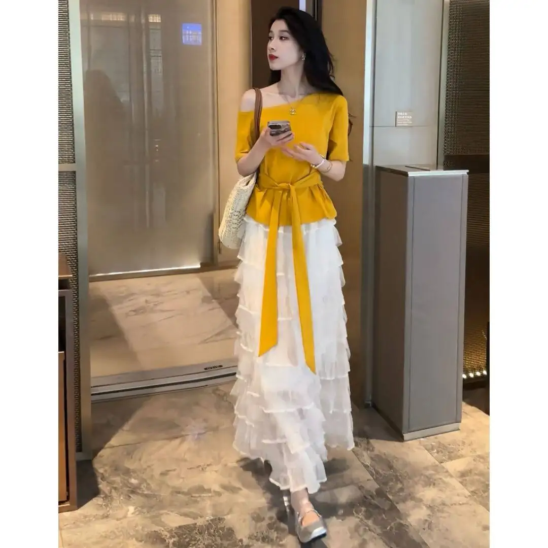 Korean Fashion Set for Women in 2026 Summer New Design Short Sleeved Off Shoulder Top Half Skirt Two-piece Set
Korean Fashion Set for Women in 2026 Summer New Design Short Sleeved Off Shoulder Top Half Skirt Two-piece Set